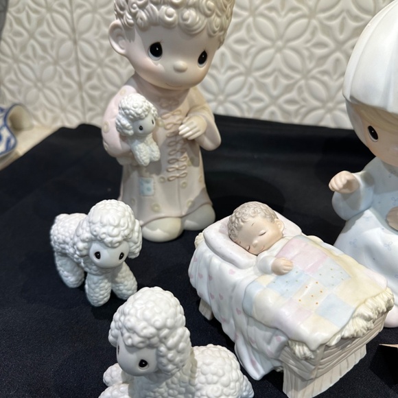 Precious Moment Dealer Nativity Set - Picture 2 of 6